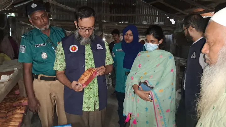 রাজশাহী কাটাখালীর আলিফ ট্রেডার্স বেকারীকে জরিমানা